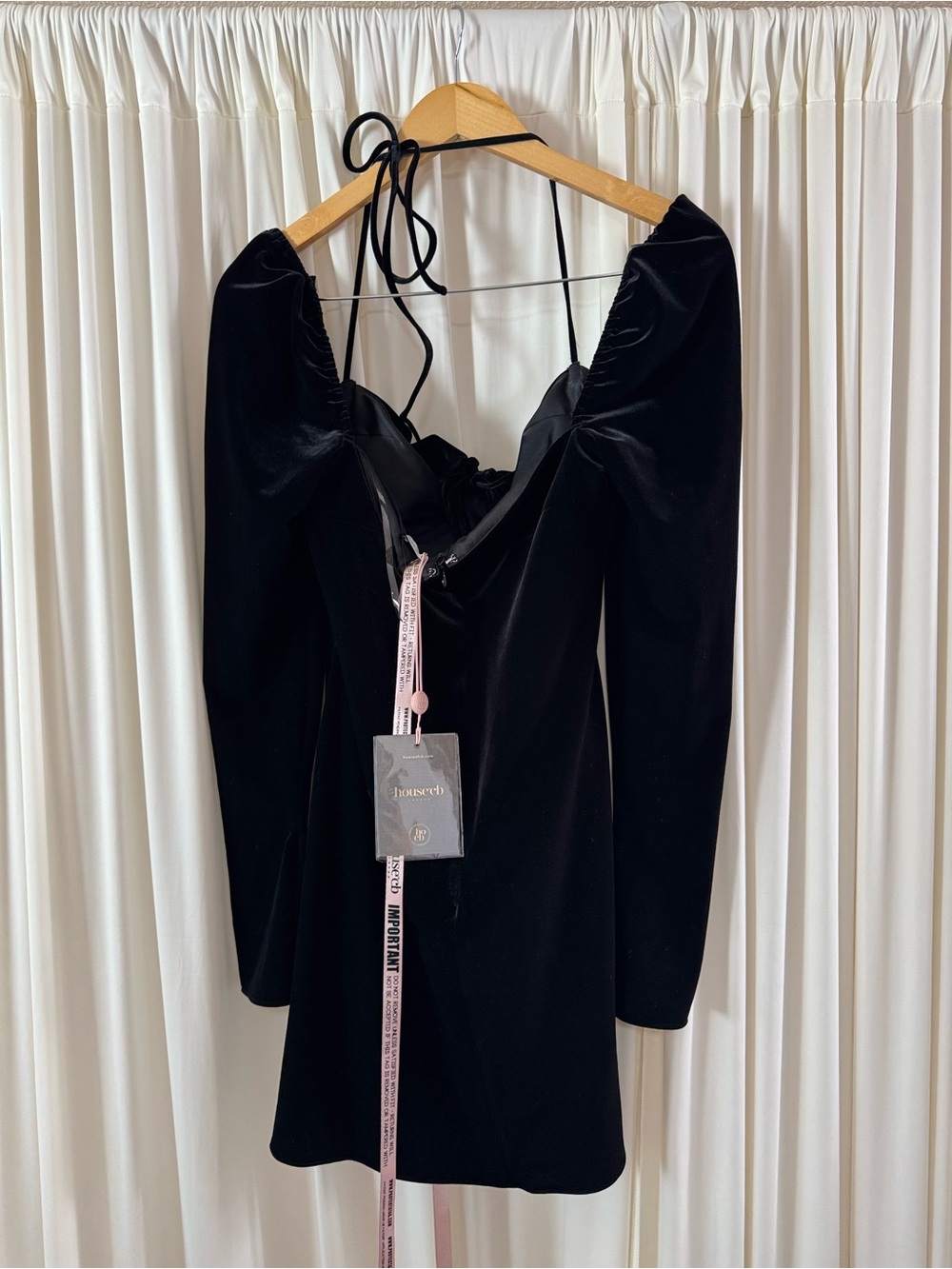 House of CB Black Velvet Halter Long-Sleeve Mini Dress Sweetheart Neckline Flare - Picture 9 of 13
